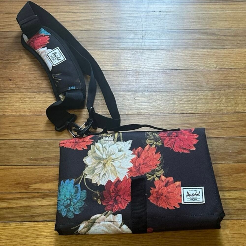 Herschel Sprout Floral Portable Baby Change Mat w/ Detachable Strap